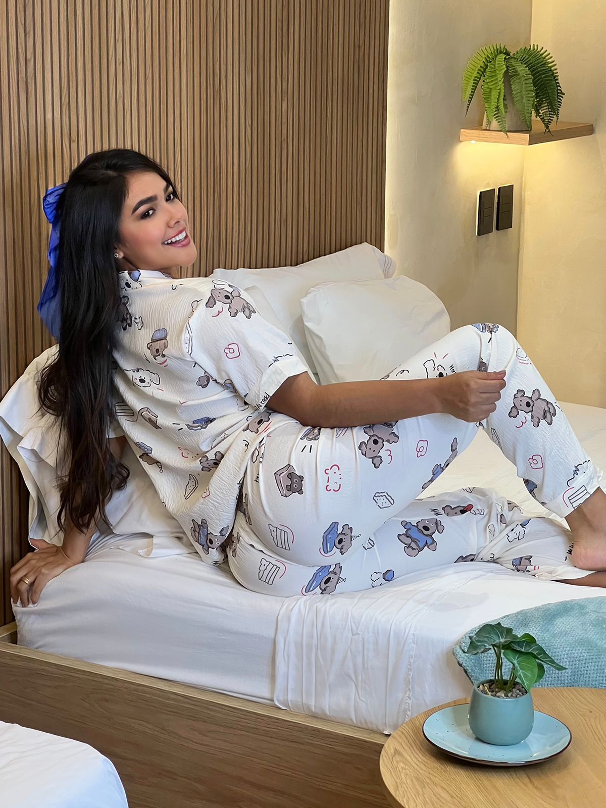 Pijama Mujer 3 Piezas en Chalis Crepé – Marfil con Estampado Tierno y Fresco