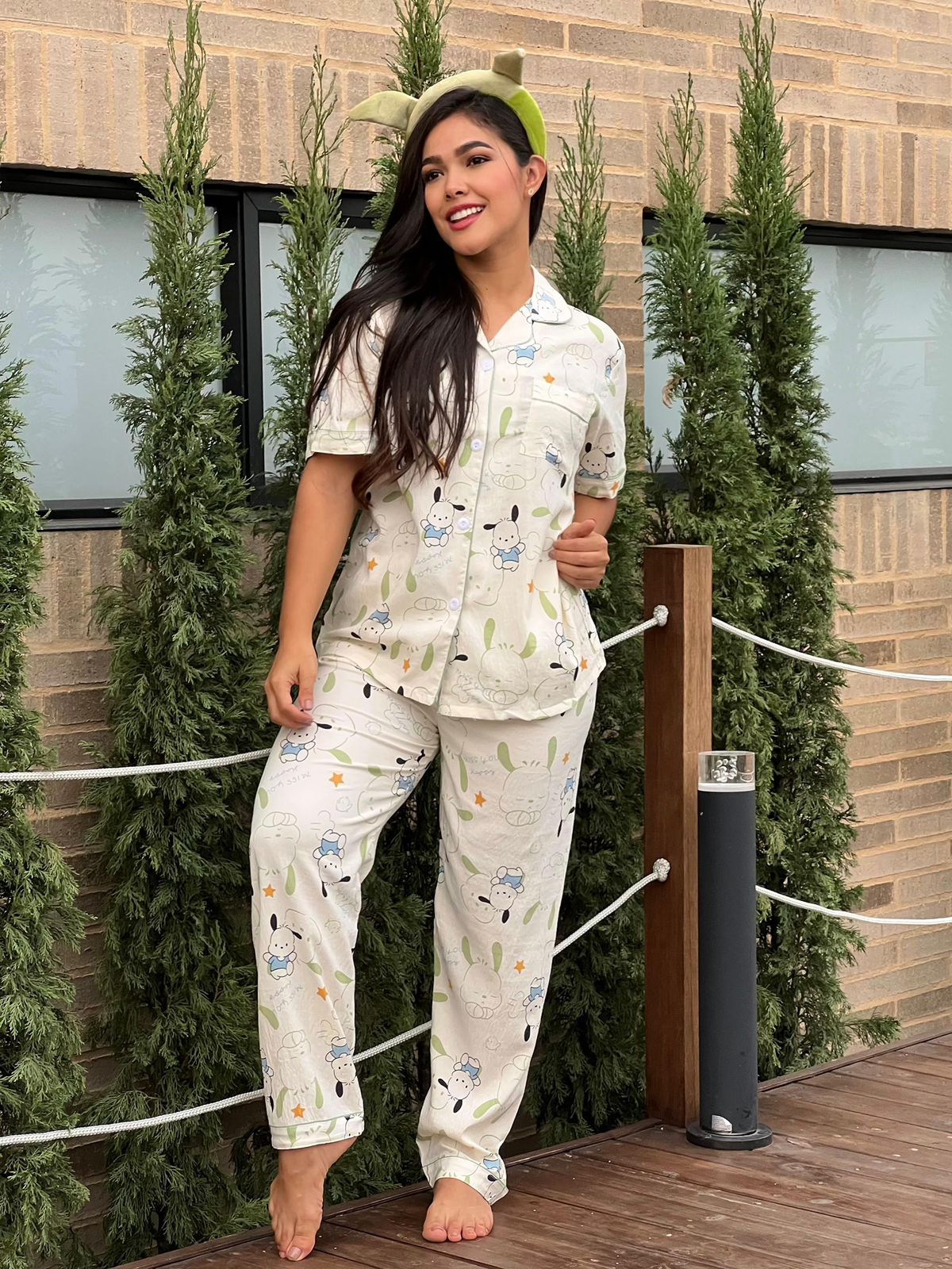 Pijama Mujer 3 Piezas en Chalis Crepé – Beige con Estampado Tierno y Fresco