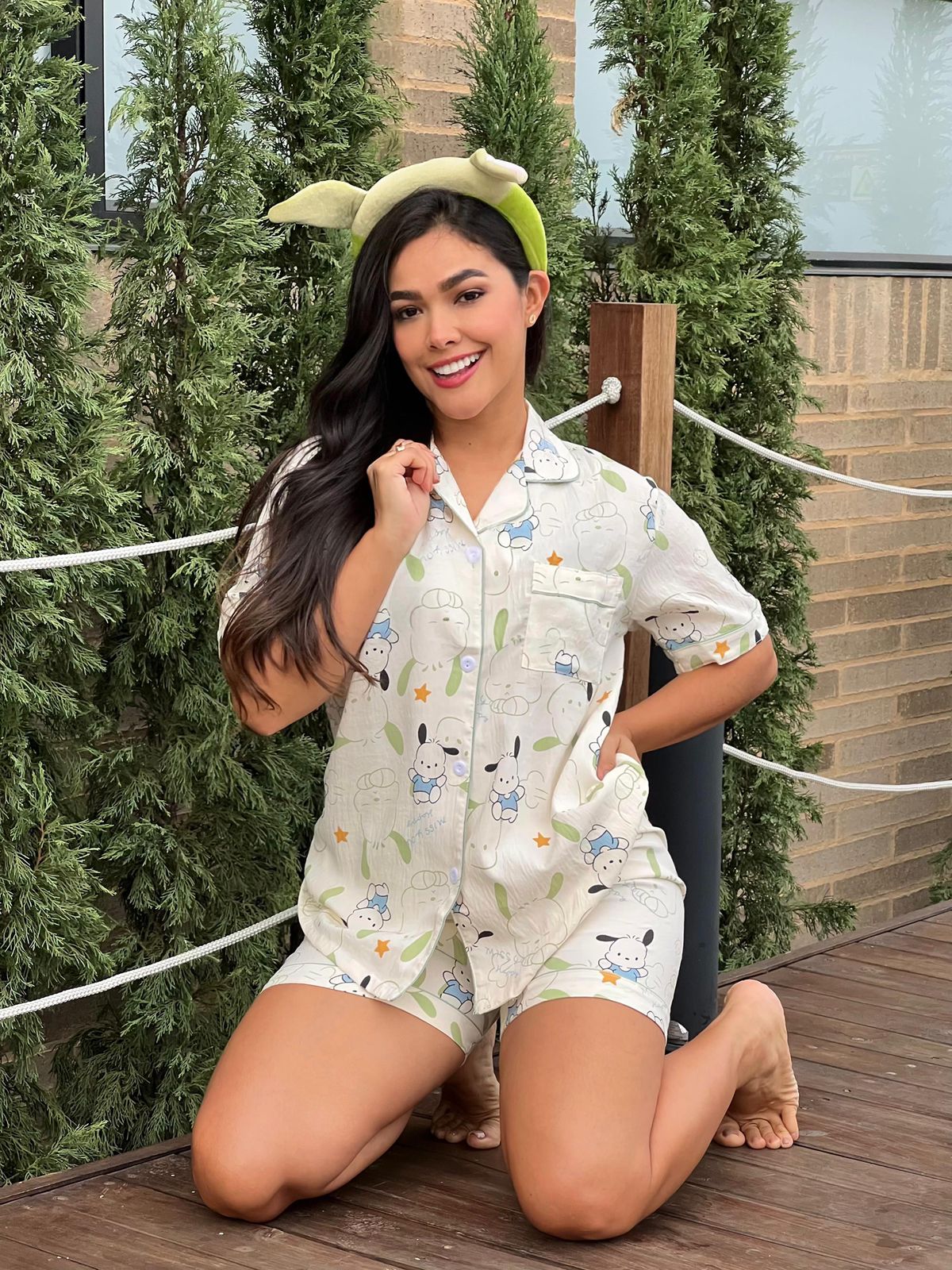 Pijama Mujer 3 Piezas en Chalis Crepé – Beige con Estampado Tierno y Fresco